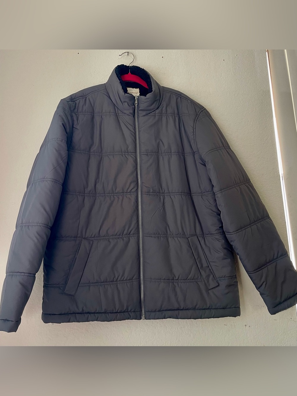Weatherproof Vintage Men's XL
Gray Sherpa Lined Puffer
Jacket Full Zip Coat